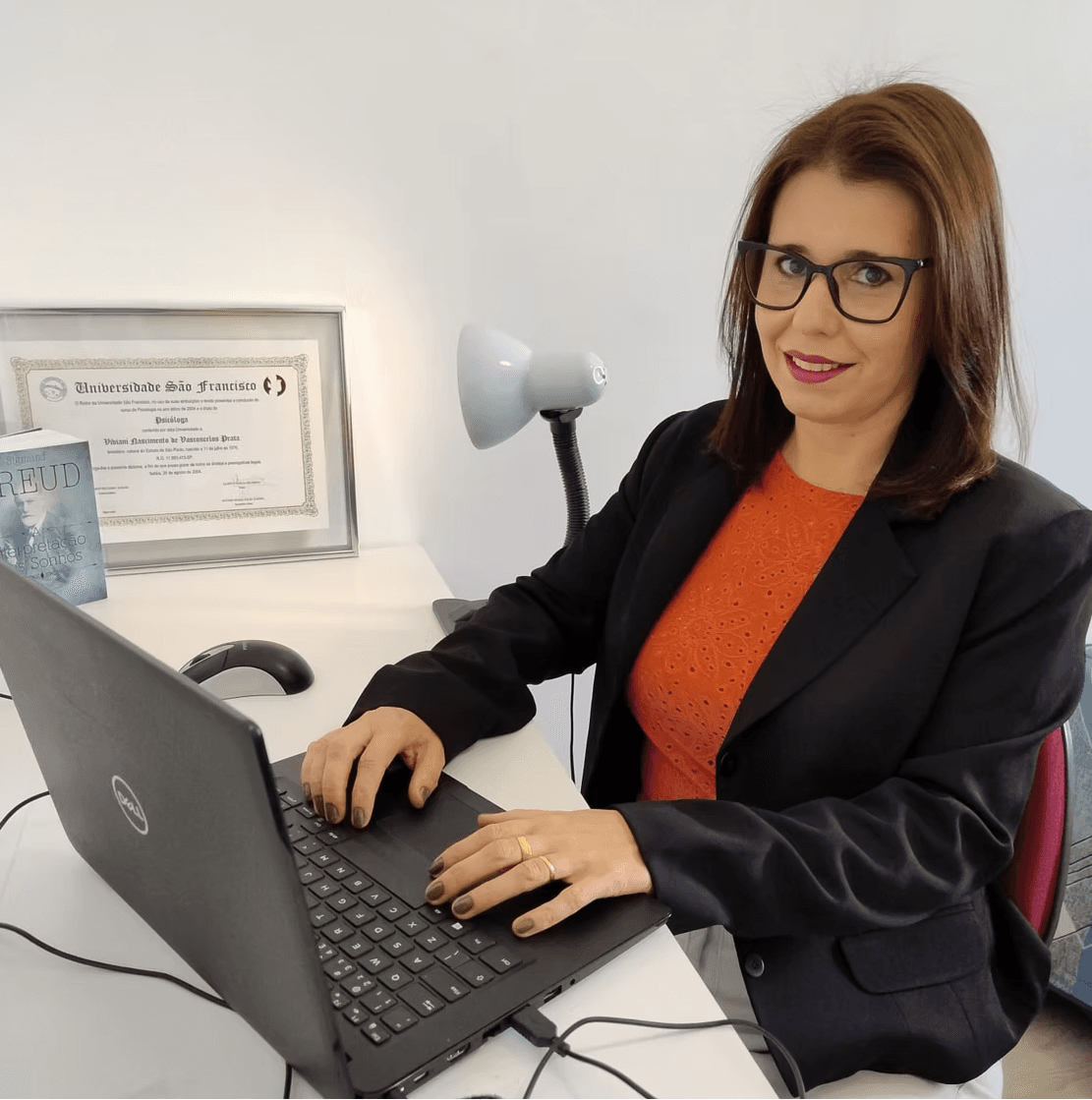 Psicóloga online para adultos Viviani Prata CRP 06/80573